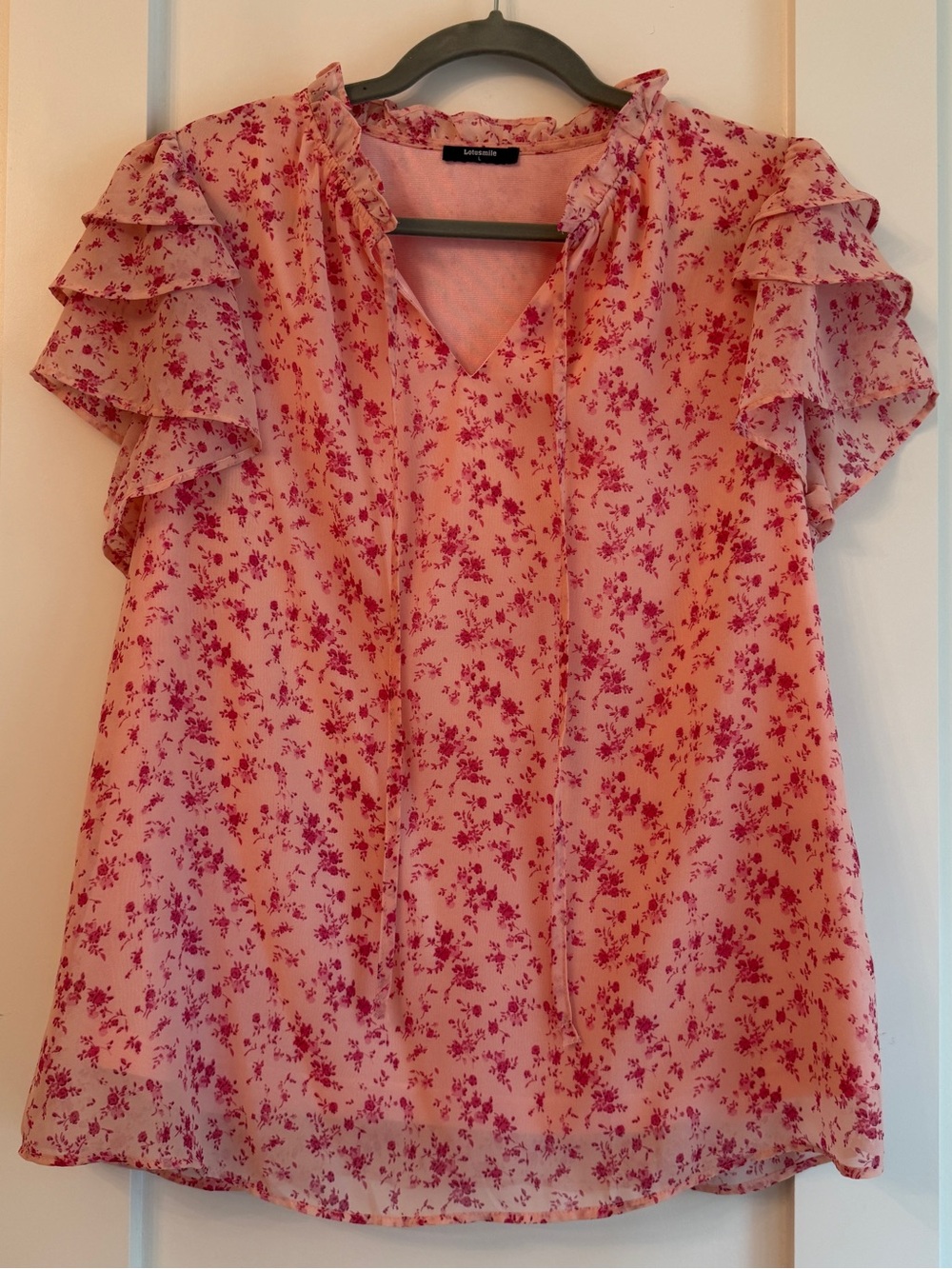 Ruffled Floral V-Neck Blouse - Pink